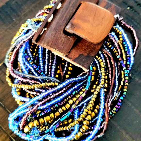 Beaded necklace and bracelet set. - Picture 3 of 4